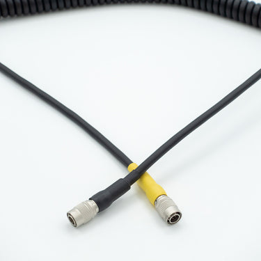 Detailansicht der 4-poligen und 6-poligen Steckverbinder für Trimble SPS930 UTS Spiralkabel